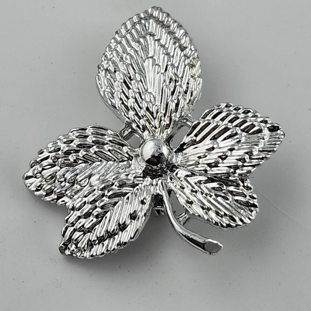 Vintage Gerry's Silver Tone Leaf Brooch‎